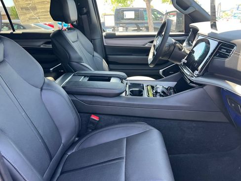 New 2025 Jeep Wagoneer L Series II AWD/4WD image 13