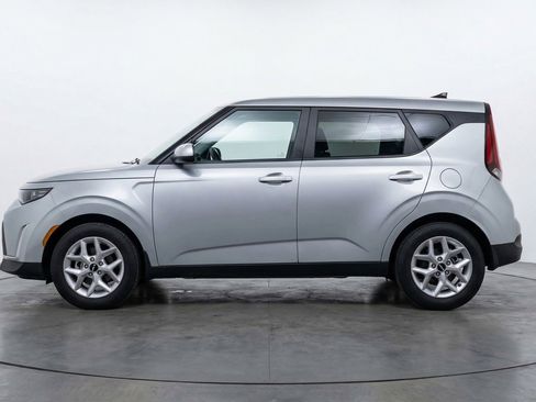 Used 2025 Kia Soul LX w/ LX Technology Package image 5