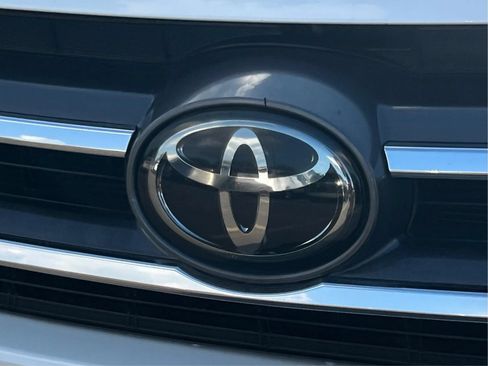 Used 2019 Toyota Highlander Limited Platinum AWD/4WD image 35