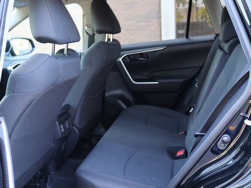 Used 2022 Toyota RAV4 LE AWD/4WD image 15