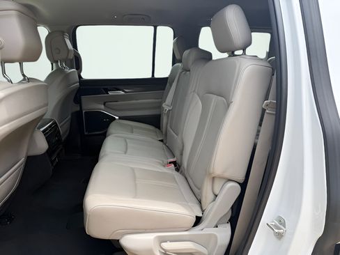 Used 2024 Jeep Wagoneer Series II w/ Flexible Seating Group RWD image 18