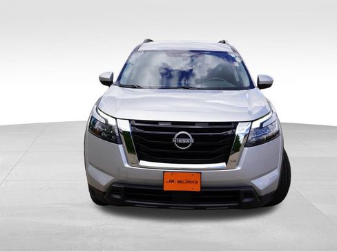 Used 2025 Nissan Pathfinder SV FWD image 12