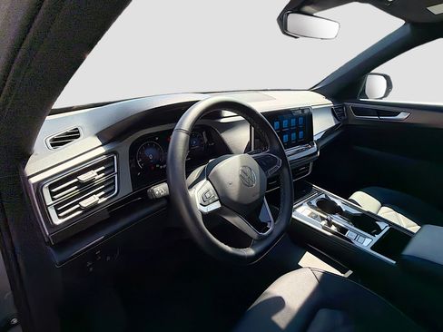 Used 2025 Volkswagen Atlas Cross Sport SE image 26