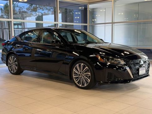 Used 2023 Nissan Altima 2.5 SL FWD image 6