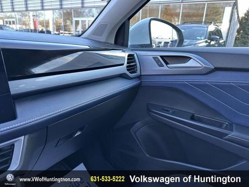 Certified 2025 Volkswagen Taos SEL w/ Taos Adventure Package (SXB) image 31