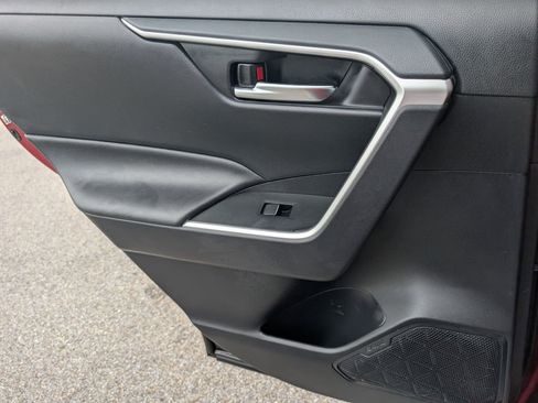 Used 2019 Toyota RAV4 XLE Premium FWD image 25