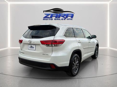 Used 2017 Toyota Highlander XLE AWD/4WD image 7