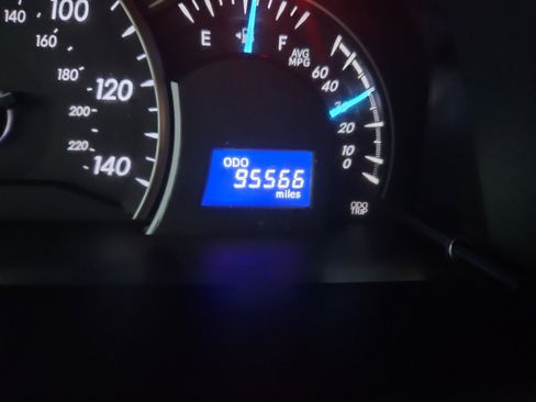 Used 2014 Toyota Camry LE image 9