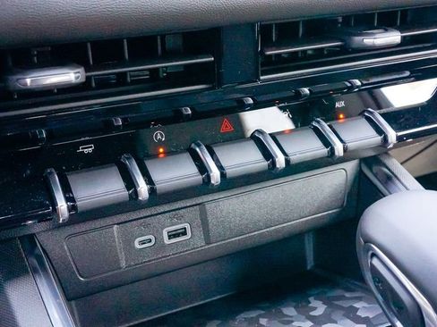 New 2026 GMC Canyon Elevation w/ Convenience Package image 27