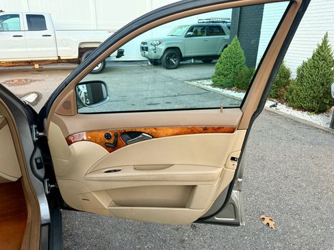 Used 2008 Mercedes-Benz E 350 Luxury image 24