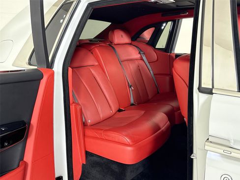 Used 2018 Rolls-Royce Phantom Sedan image 32