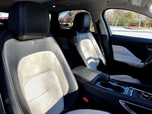 Used 2017 Jaguar F-PACE R-Sport image 25