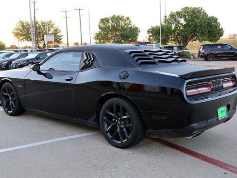 Used 2022 Dodge Challenger R/T RWD image 9