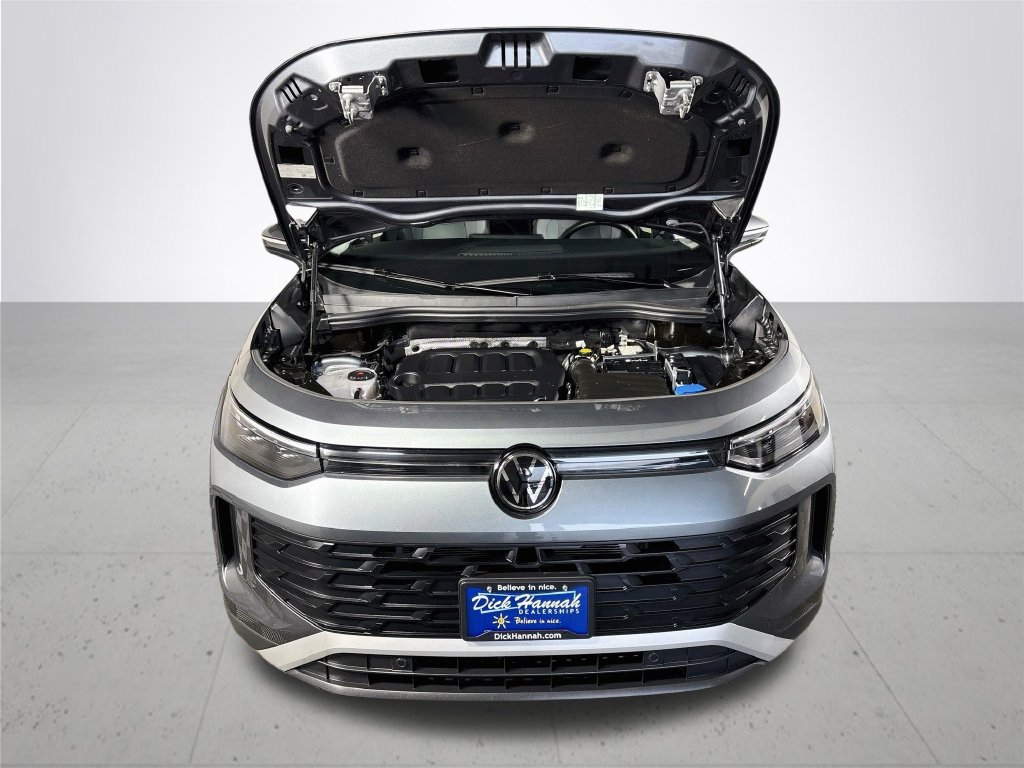 Certified 2025 Volkswagen Tiguan SE FWD image 23
