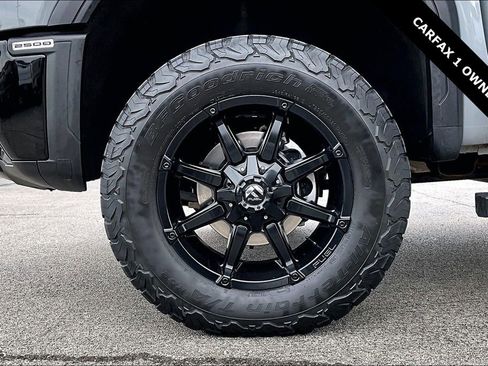 Used 2024 GMC Sierra 2500 AT4X image 34