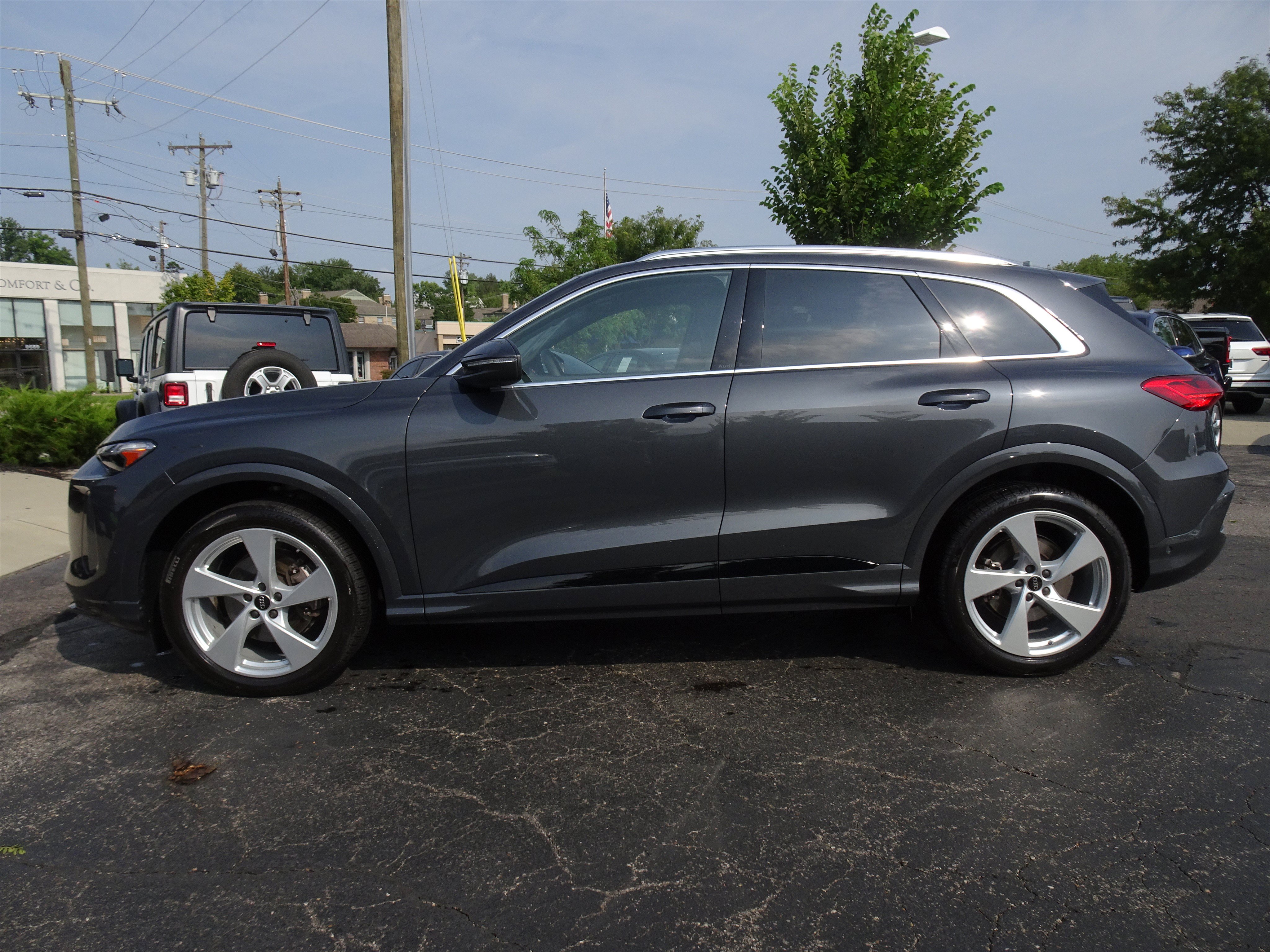 Certified 2025 Audi Q5 Prestige AWD/4WD image 2