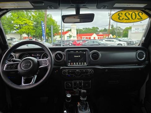 Used 2023 Jeep Wrangler Unlimited Rubicon 4xe w/ Dual Top Group AWD/4WD image 3