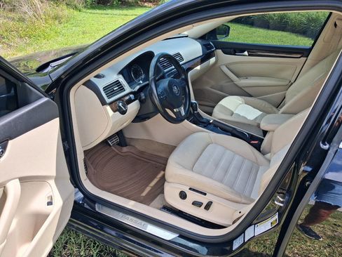 Used 2015 Volkswagen Passat TDI SEL Premium FWD image 10