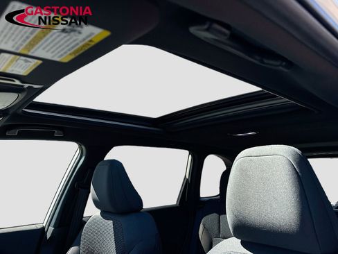 Used 2025 Subaru Forester Premium image 29