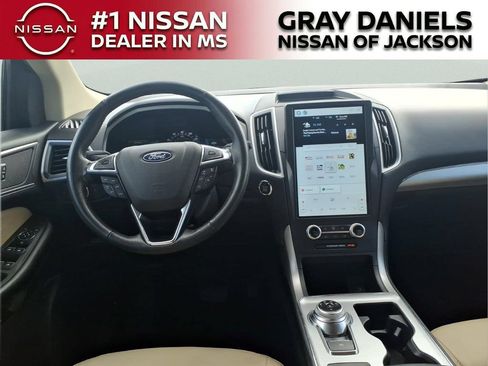 Used 2022 Ford Edge SEL AWD/4WD image 9