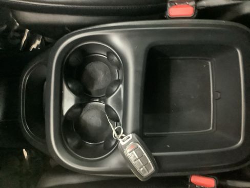 Used 2025 Chrysler Pacifica Select FWD image 18