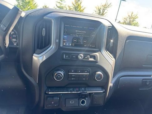 Used 2019 Chevrolet Silverado 1500 Custom w/ Custom Value Package AWD/4WD image 10
