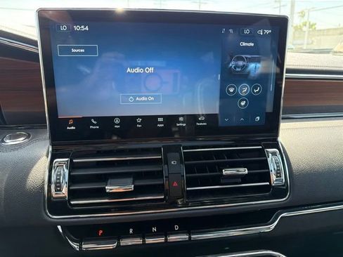 Used 2023 Lincoln Navigator L Reserve w/ Monochromatic Package AWD/4WD image 10