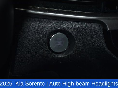 Used 2025 Kia Sorento S FWD image 14