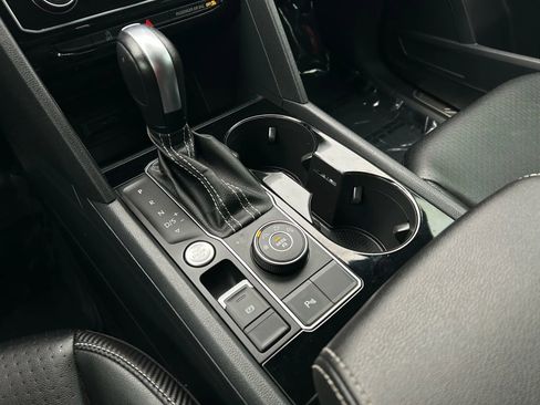 Used 2022 Volkswagen Atlas Cross Sport SEL R-Line image 16