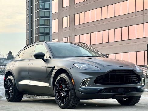 Used 2022 Aston Martin DBX Base image 1