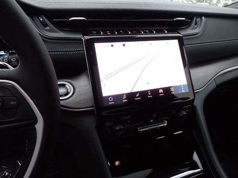 New 2025 Jeep Grand Cherokee Limited image 18