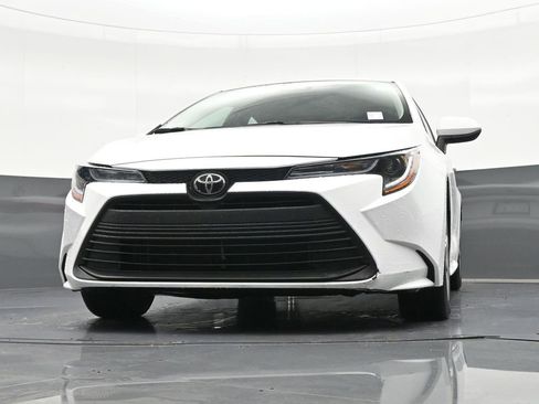 Used 2025 Toyota Corolla LE image 30