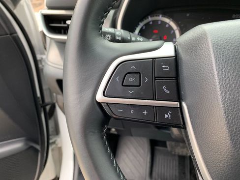 Used 2024 Toyota Highlander XLE image 31