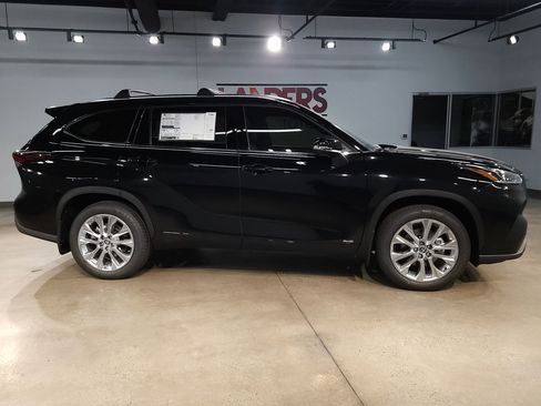 New 2026 Toyota Highlander Limited AWD/4WD image 8