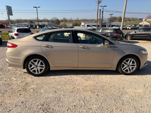 Used 2015 Ford Fusion SE FWD image 6