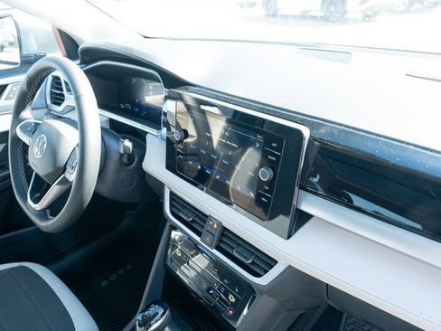New 2026 Volkswagen Taos SE FWD image 42