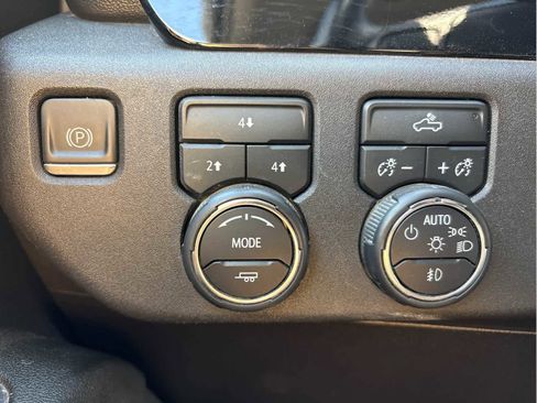 Used 2024 Chevrolet Silverado 2500 LT AWD/4WD image 30