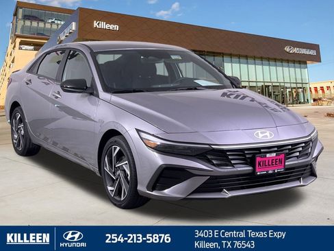 Used 2025 Hyundai Elantra SEL image 11