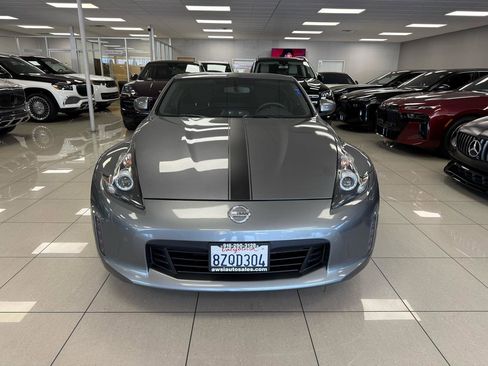 Used 2020 Nissan 370Z Coupe image 4