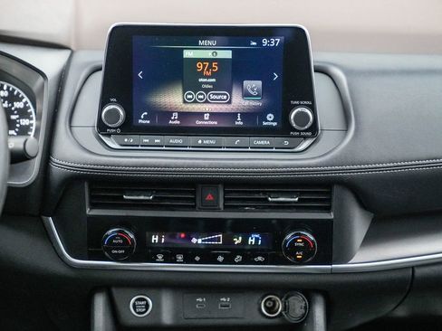 Used 2023 Nissan Rogue SV image 15