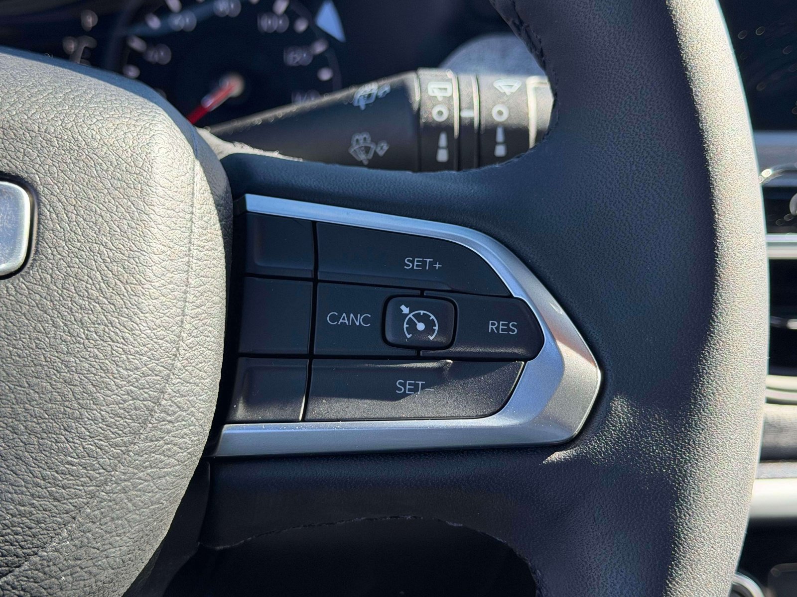 Used 2023 Jeep Compass Latitude AWD/4WD image 19