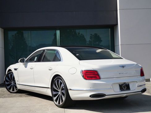 New 2026 Bentley Flying Spur Azure image 3