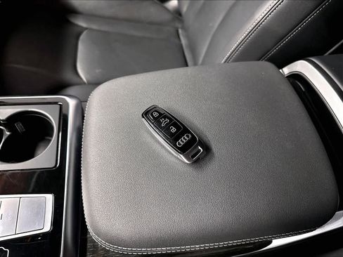 Used 2023 Audi Q8 Prestige w/ Prestige Package AWD/4WD image 12