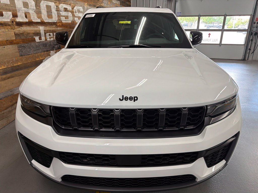 New 2026 Jeep Grand Cherokee Limited w/ Limited Altitude Package AWD/4WD image 8