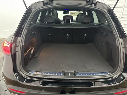 Used 2025 Mercedes-Benz GLC 300 4MATIC image 24