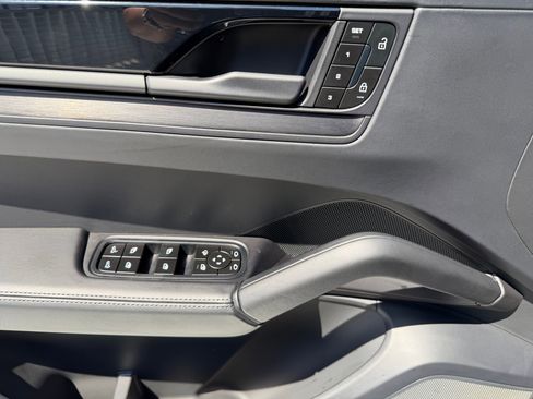 Certified 2025 Porsche Cayenne GTS AWD/4WD image 28