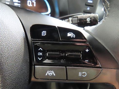 Used 2025 Hyundai Elantra Sport FWD image 16