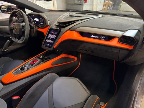 Used 2024 Lamborghini Revuelto image 31