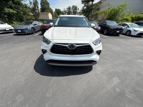 Used 2021 Toyota Highlander Platinum AWD/4WD image 4