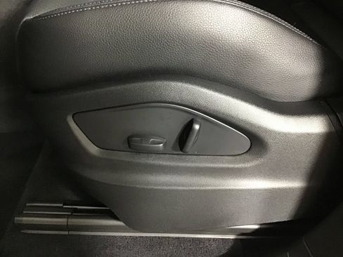 Certified 2024 Porsche Cayenne AWD/4WD image 32